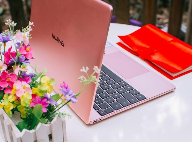 女神战斗力神器 华为matebook 13 2020款樱粉金评测