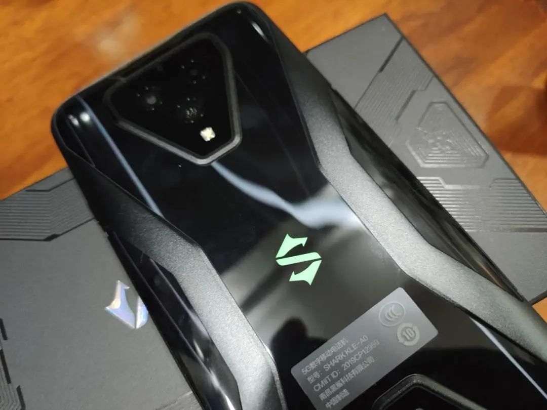 腾讯黑鲨游戏手机3评测我只能说真香