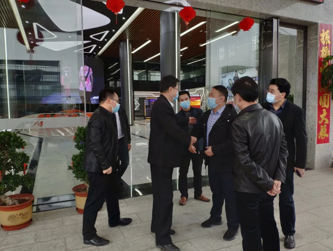 赣州市应急管理局局长邓旺华走访新百伦领跑集团指导落实复工复产安全