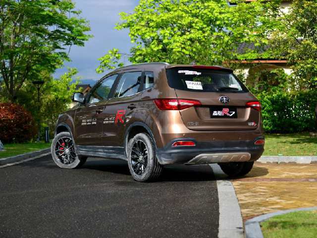 吉林雅森r7在动力方面还是能看得过去的,搭载了一款1.