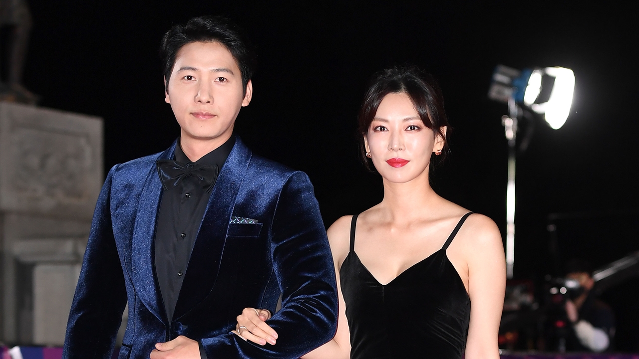 可以说大半个娱乐圈的明星们都进行了捐款,而演员夫妇李尚禹和金素妍