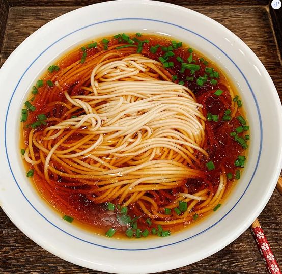 超简单的阳春面,汤清味鲜,咸淡适宜,5分钟搞定