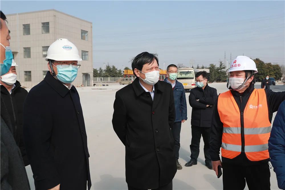 今天上午,市(保税区)领导石锡贤,许剑波带领相关局室负责人,实地走访