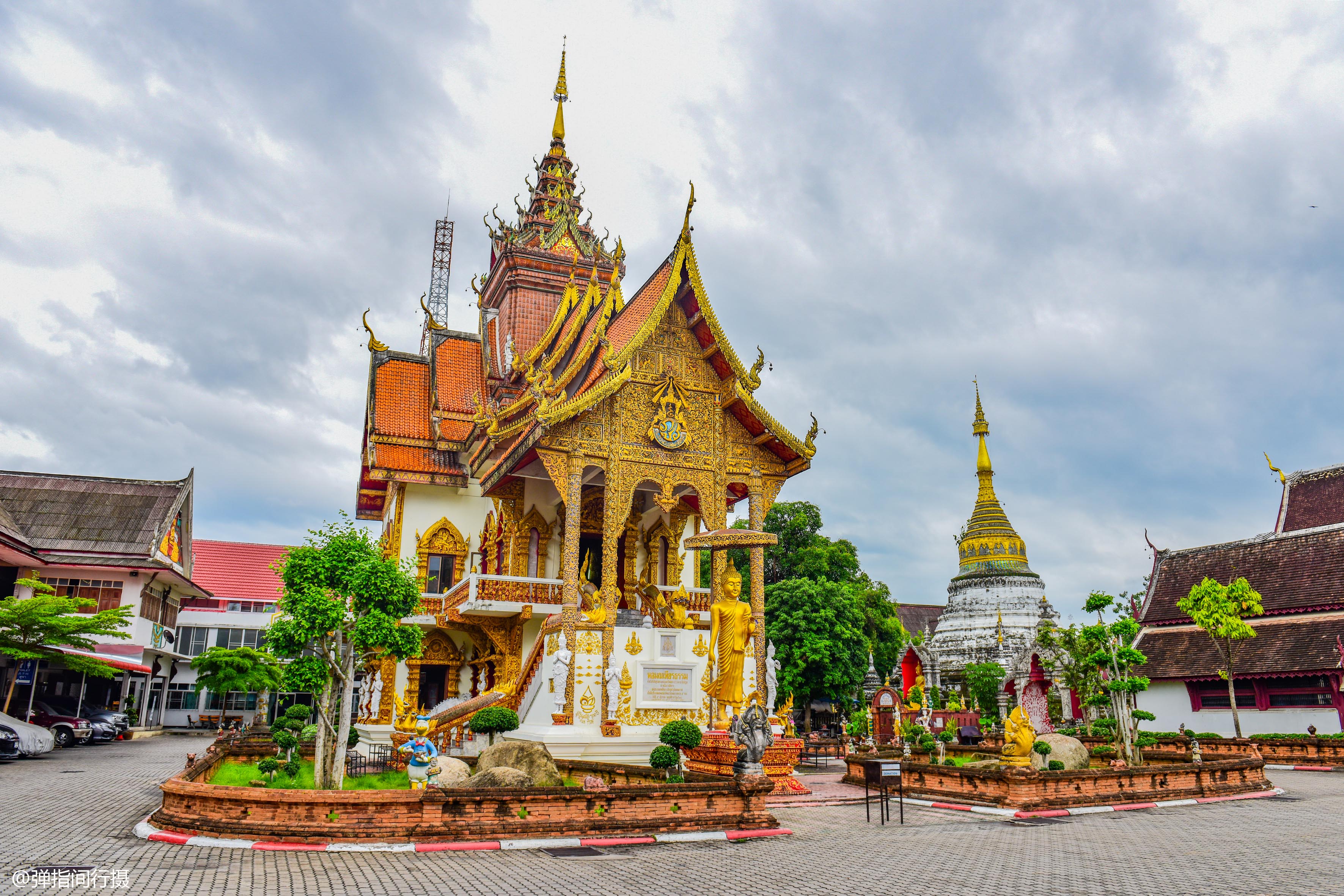 泰国的第二大城市清迈,以数不胜数的寺庙著称于世,浓郁的佛教氛围和