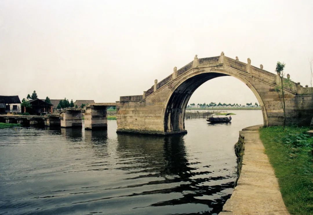 陆感恩会稽太守谢公的谢公桥谢公桥在市区新河弄西端,始建于后晋(936