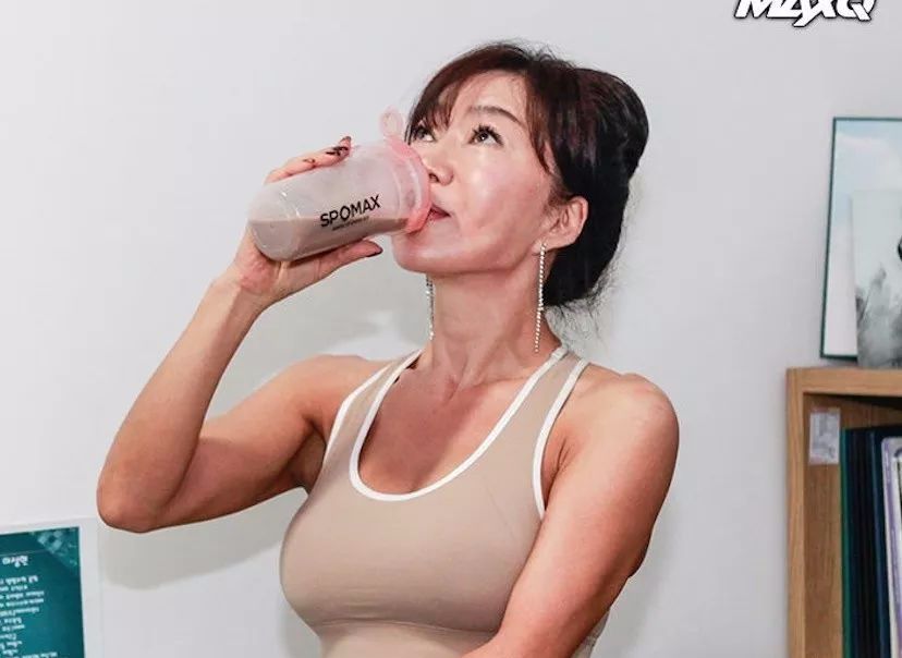 jang reao的体重恢复到了50kg左右,她感到整个人前所未有地轻松,最