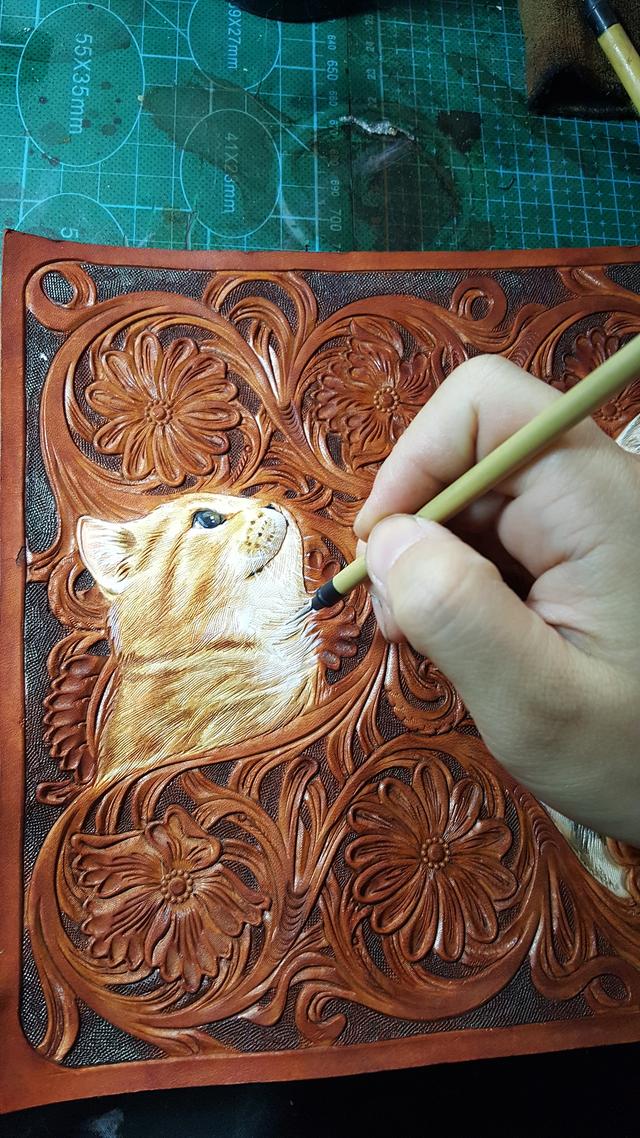 手工皮雕两只猫咪