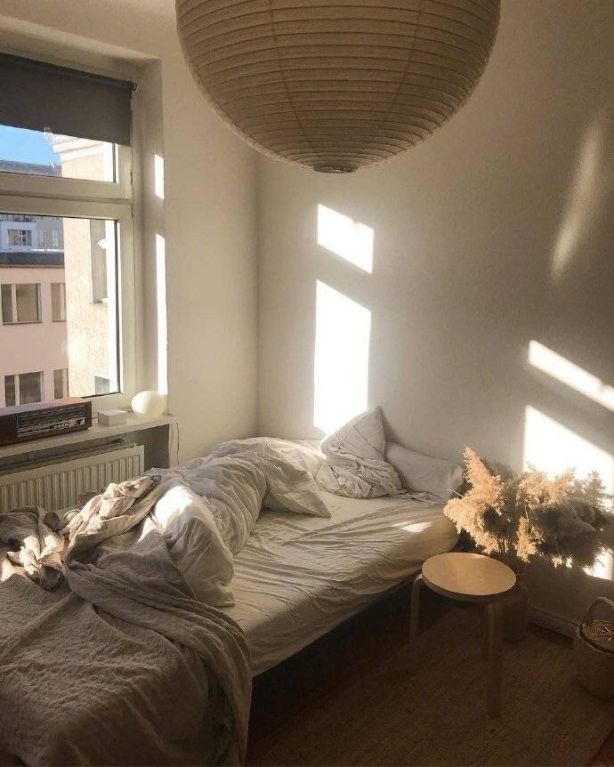 自然光线充足的卧室醒来就能看到阳光