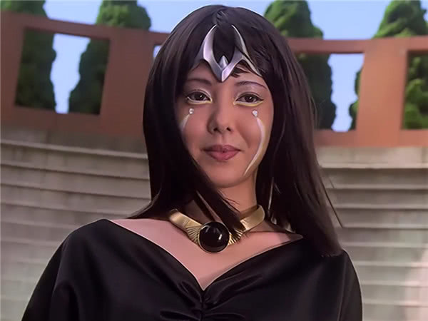 不过在丽娜之前,还有卡蜜拉的存在,他是迪迦真正的女朋友,只是迪迦