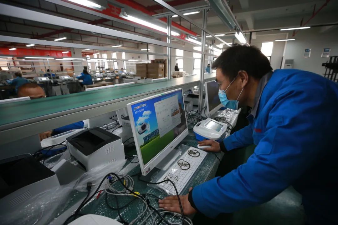 当日,赵素萍来到奇瑞汽车河南有限公司,中联重科开封工业园,开封住成