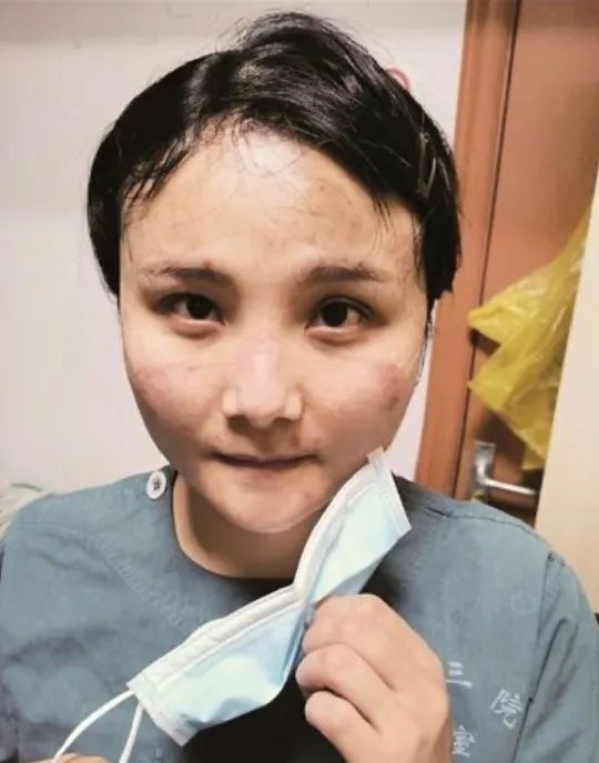 97年的护士朱海秀是广东中山大学附属第三医院援鄂医疗队护士,瞒着