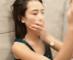 姑娘这是在干嘛?我就没看懂了天哪,游戏输了,蓝瘦香菇!