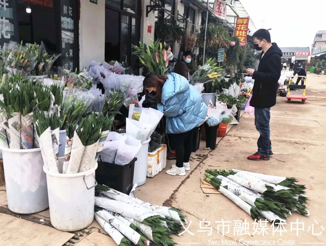 花与爱相伴备战三八妇女节义乌花卉市场香正浓