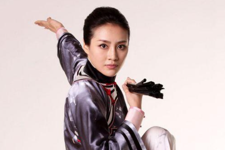 原创 还记得李连杰的师妹王滢吗?同是武术冠军出身,如今她变成这样了