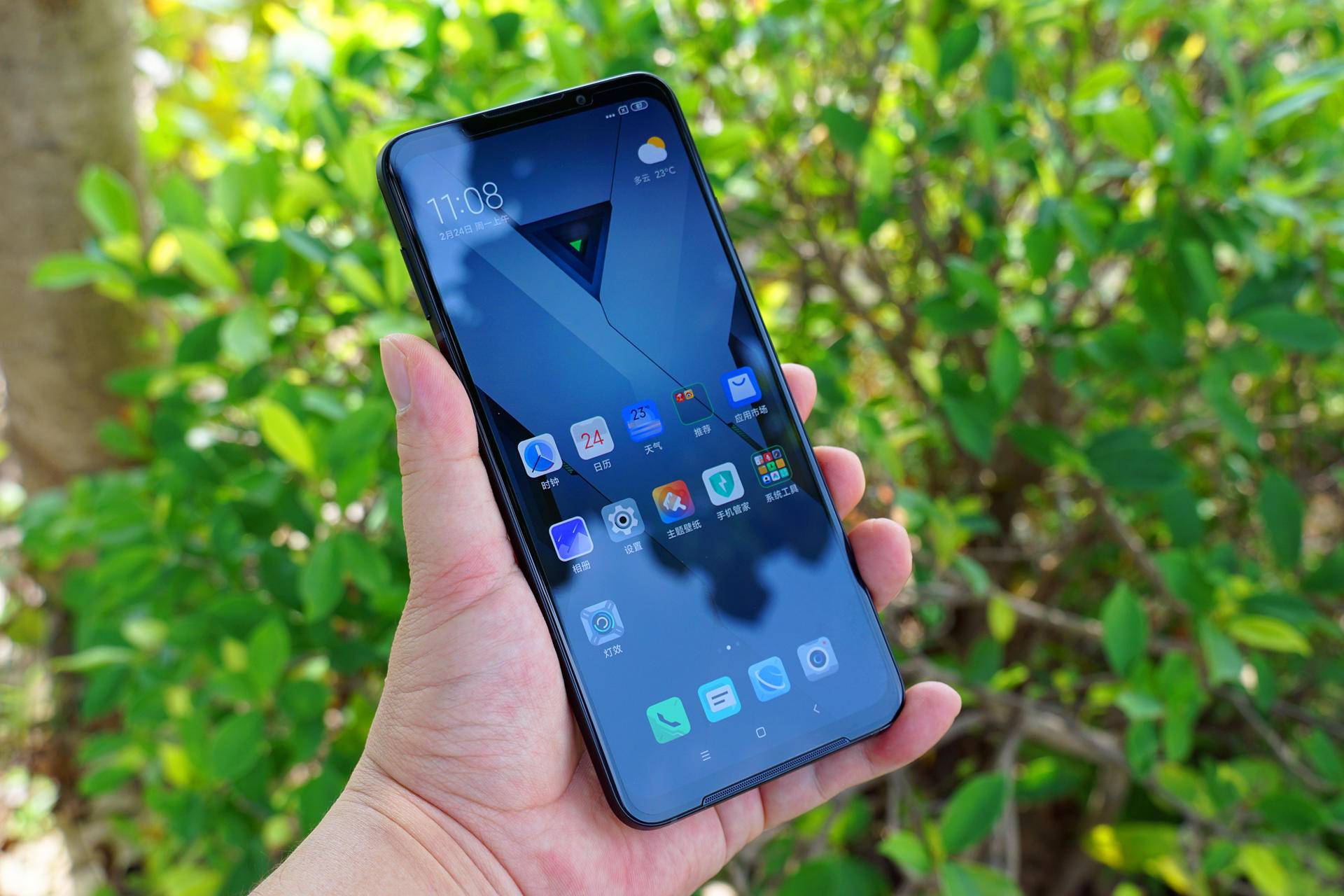 hdr10 认证,基本上该有的都有,不该有的也有,可惜我还是眼馋黑鲨3 pro