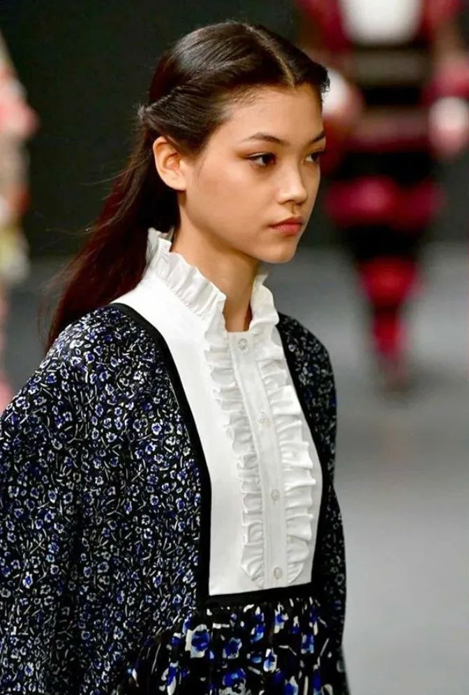 18岁混血超模爆红,神颜打败koki?_mika