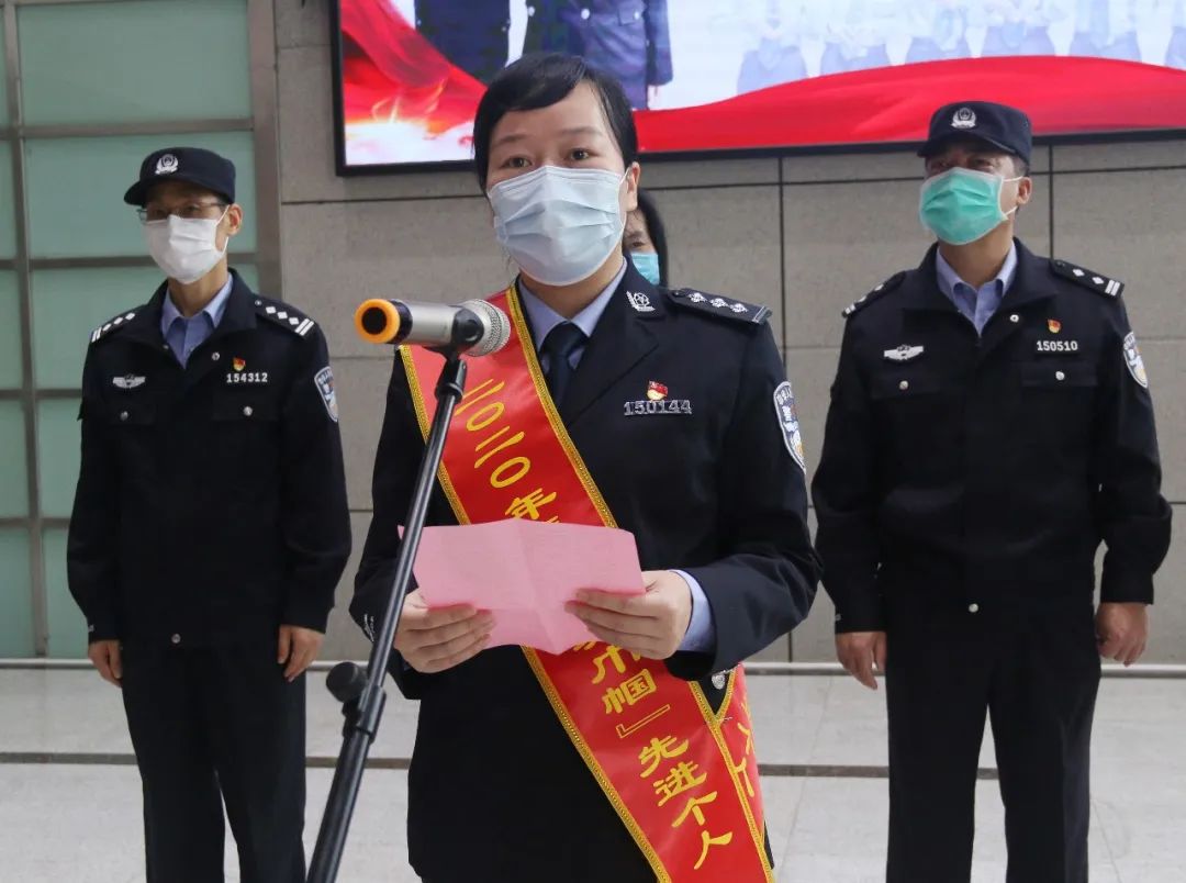 关注她们是最美的战役警色三八节前夕清溪公安分局举行巾帼表彰活动