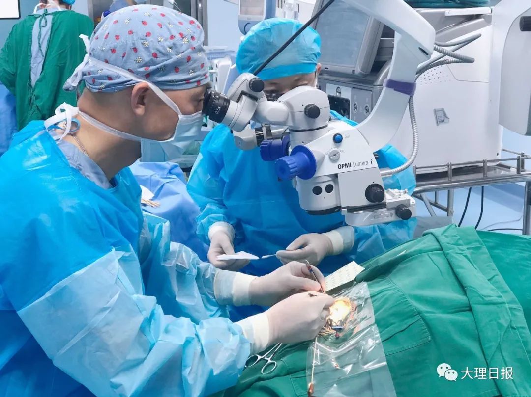 还你一双爱笑的眼睛,大理大学附属医院为一婴儿实行先天性青光眼手术