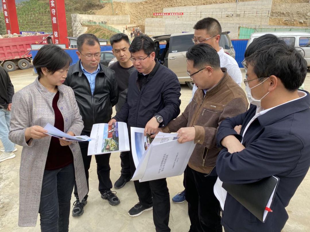 师逸,陈少鹏对怒江民族博物馆,文物管理所文物库房及陈列室进行实地