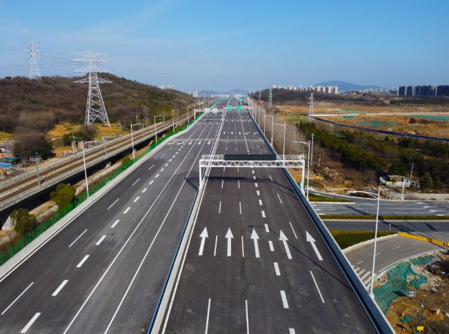 疏港公路主线高架快速路今日通车