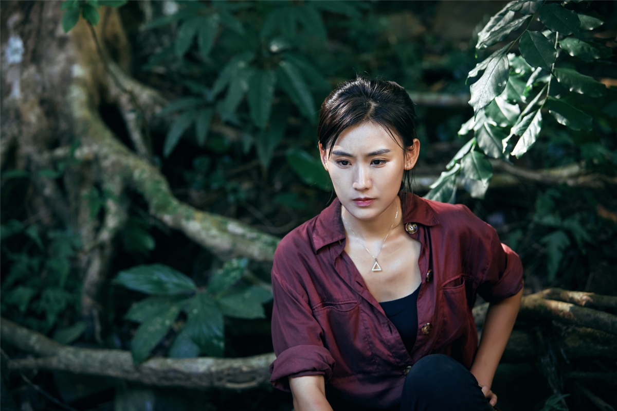 杀出侏罗纪王婉中首演女学者勇闯孤岛双面娇娃大战恐龙