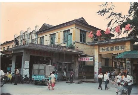 女子龙舟队归来▽凤岗-中心繁华景象▽东坑-妇女们学艺▽这些老照片
