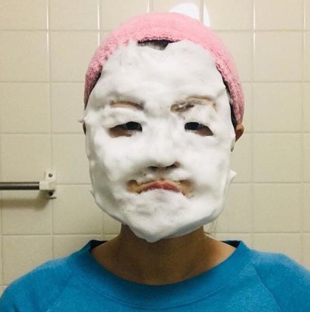 洗面乳版本的千鸟nobu(搞笑艺人)和真正的千鸟nobu:这一组用洗面乳