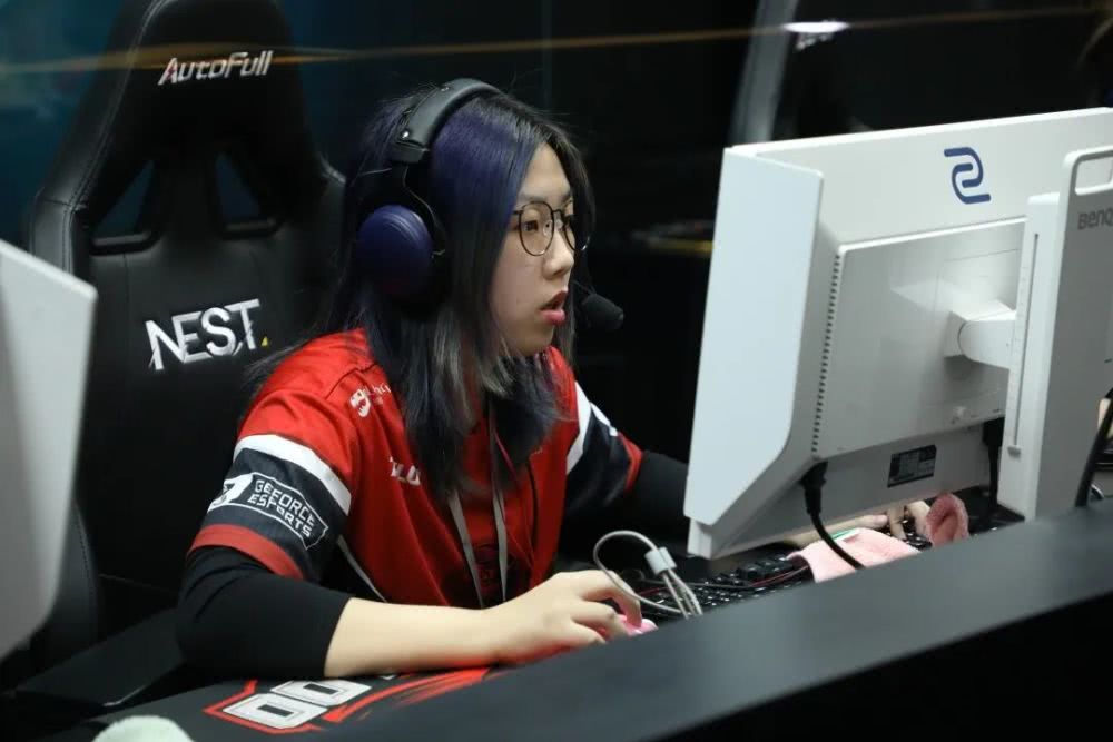 绽放之花女神节快乐