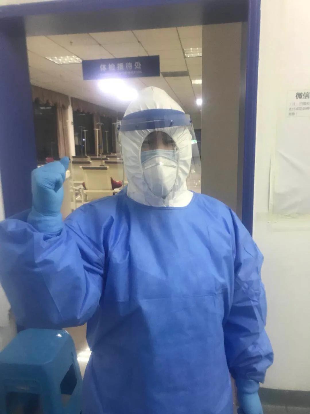 武汉一线护士我们也是普通人也会害怕但必须往前冲