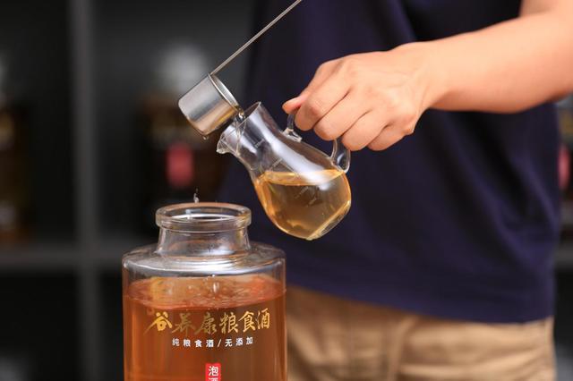 侧柏叶泡酒的功效及作用侧柏叶泡酒的注意事项