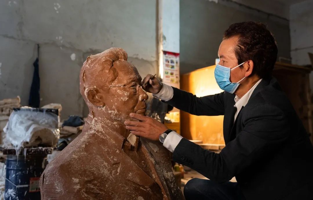 城事特搜到访石磨坊探索雕塑创作过程