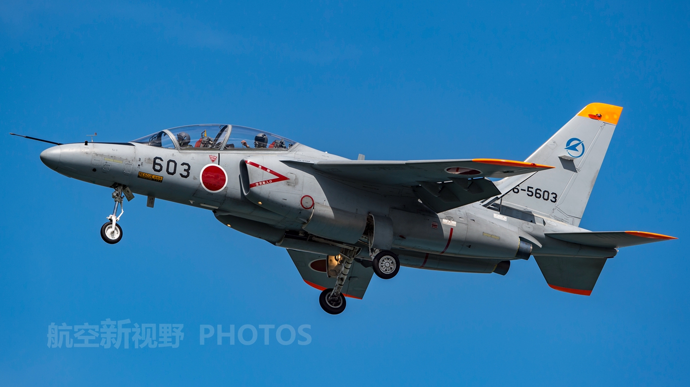 原创川崎t-4中级教练机,32年产量已经突破210架,空自飞行员的万金油