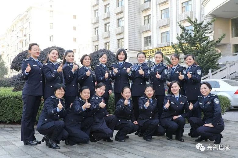 女警花 集体图片