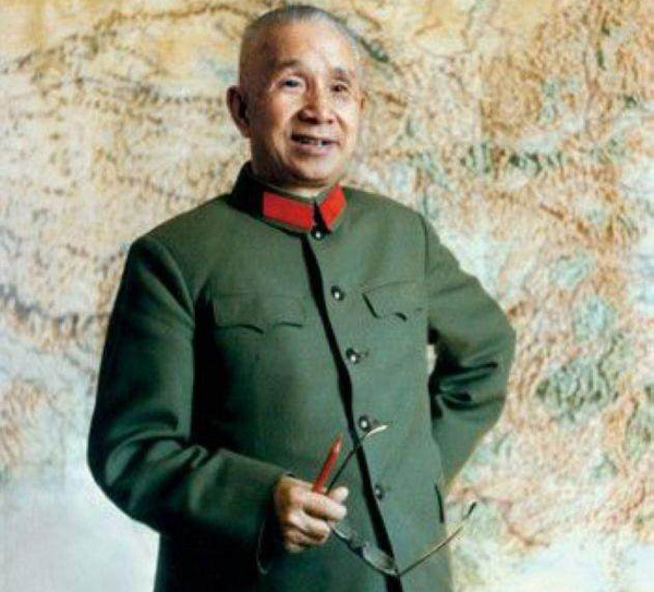 开国上将跟粟裕握手时，暗中用力，却发现粟裕的力气更大_韦国清