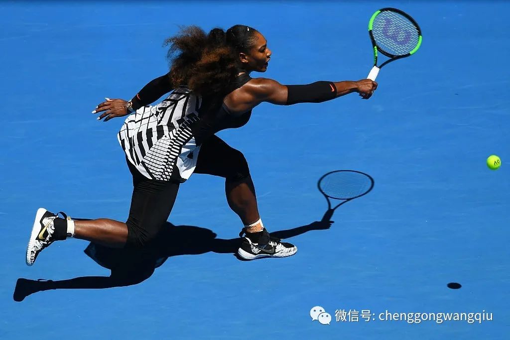 67双手持拍反手击球