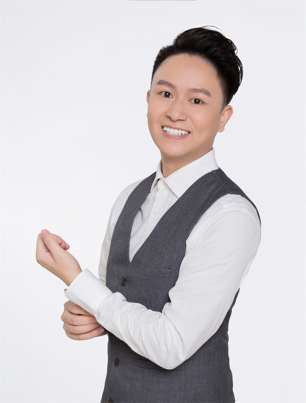 群里的人听了笑出猪声,:"就哥,人家筷子兄弟那个是肖央!