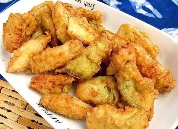 1个茄子小半碗面粉搅一搅拌一拌比炸丸子好吃外酥里软