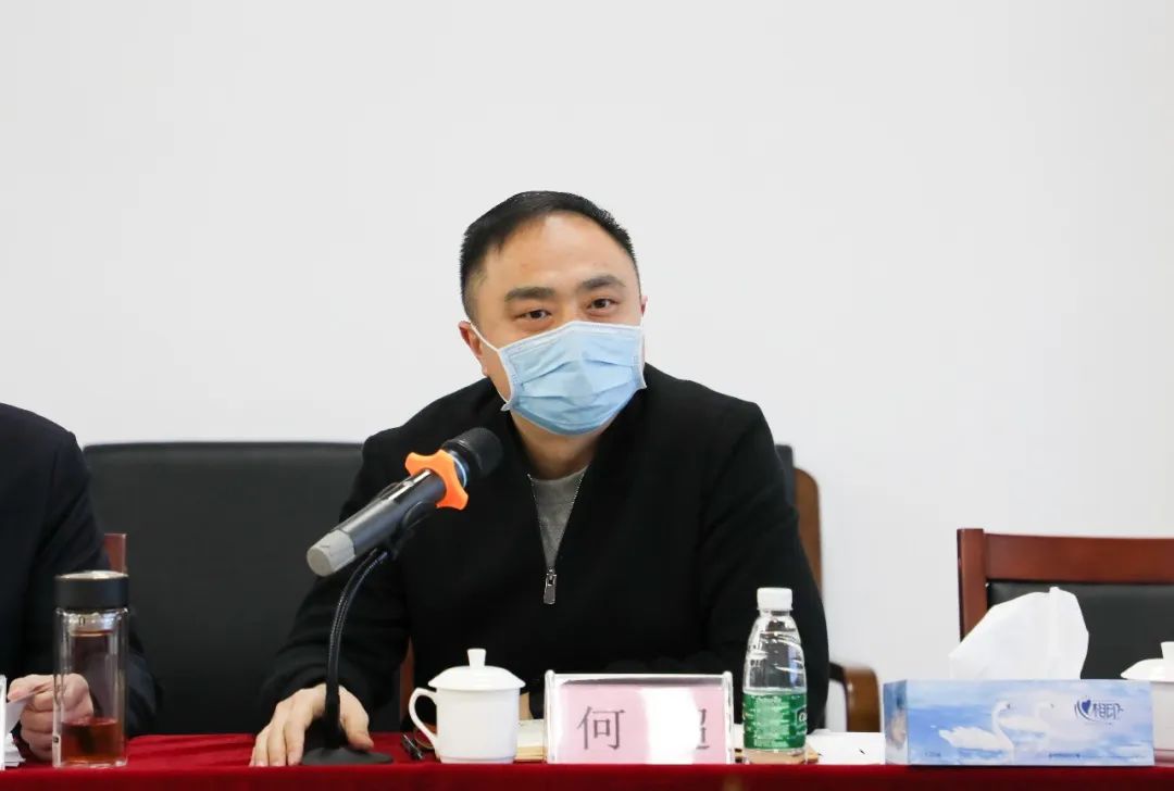 上海大学材料基因组工程产业研究院执行院长钱光人教授出席座谈会