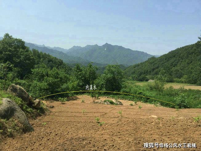 原創 墓地風水窩形穴後靠金星向尖峰,風水大師王君植河南洛陽尋龍實拍