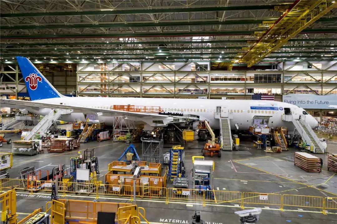 探秘世界上最大的飞机生产车间波音工厂