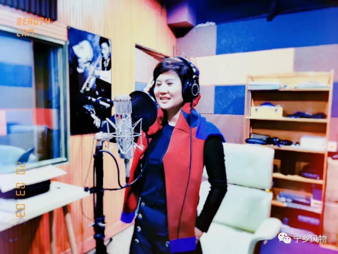 原创章艳一个既红尘之中又遗世独立的女子