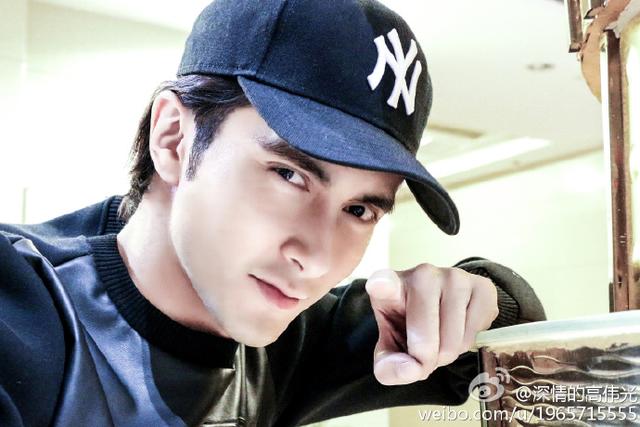 《古剑奇谭》里算是惊艳亮相,而后的作品《偏偏喜欢你》《爱的阶梯》