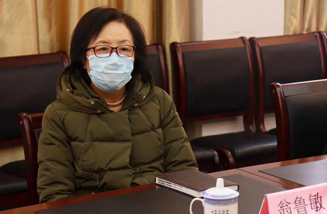 翁鲁敏副主任在认真听取汇报后,对防疫期间"甬上云校"线上教学工作