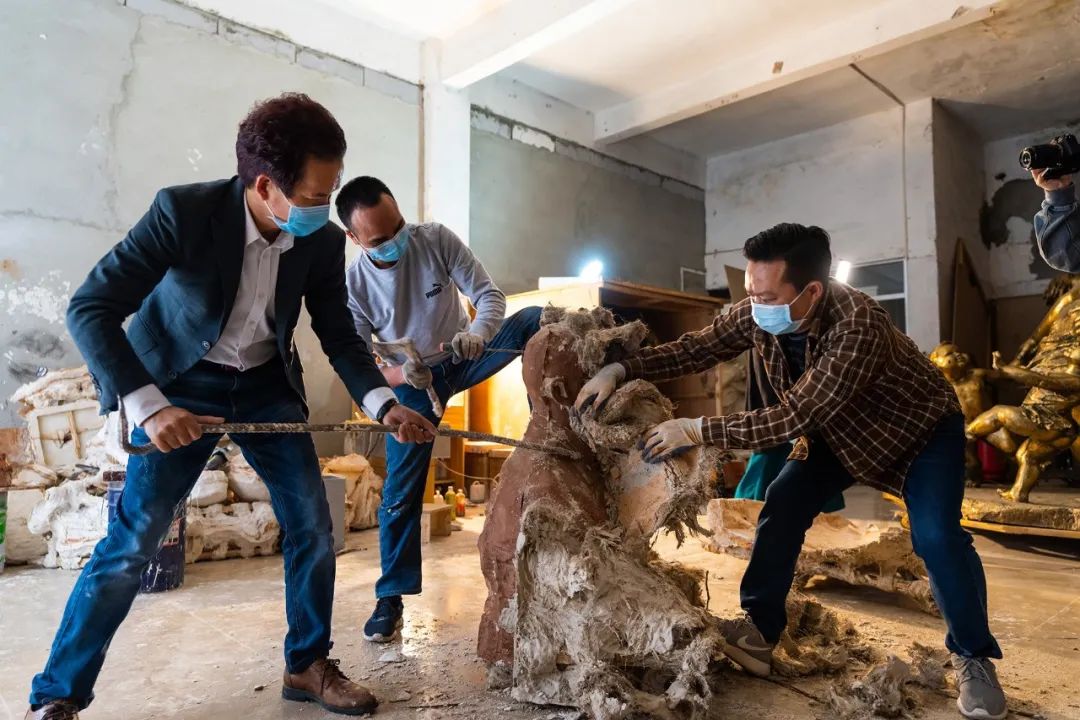 城事特搜到访石磨坊探索雕塑创作过程