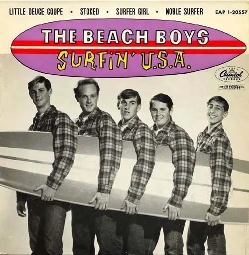 感受一下上世纪的美国冲浪乐流派(图为冲浪乐代表乐队:the beach boys