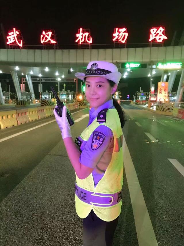 疫线玫瑰艳丽绽放走近汉警快骑女子队队长周艳