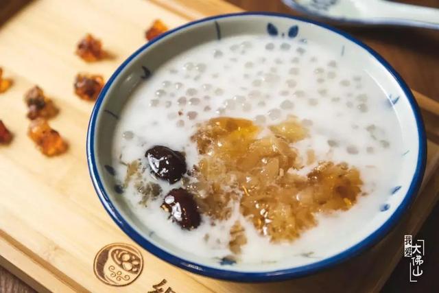 炖桃胶银耳西米露 -07去壳的绿豆伴搭配木薯粉制作的清心丸,具有