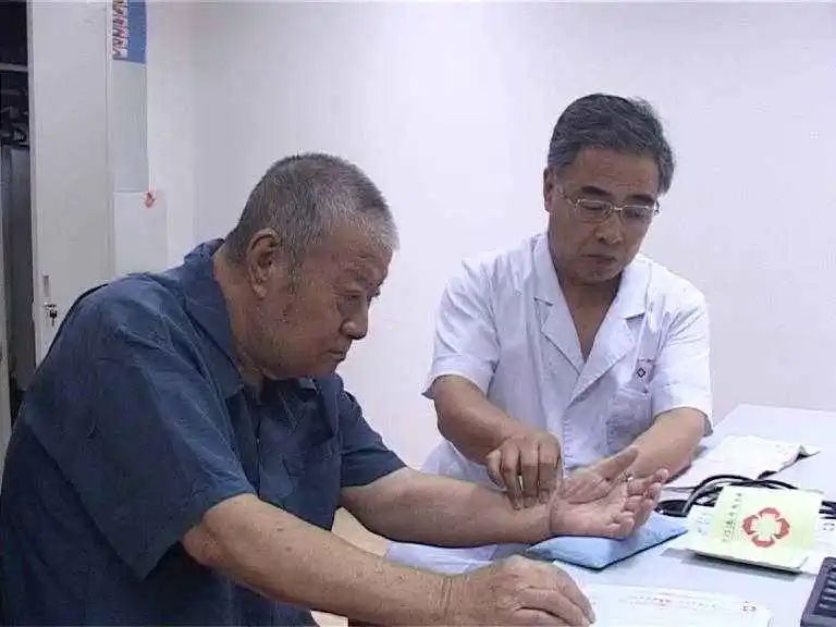 中医"骗子"凭什么能活跃在抗疫斗争第一线?_张伯礼