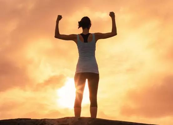 致敬女性力量温暖如光你无畏向前我给你爱与陪伴