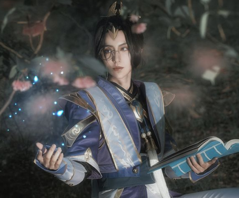 15岁初中生cos张良走红当小姐姐躺在花丛中时赶紧快和李白分手吧